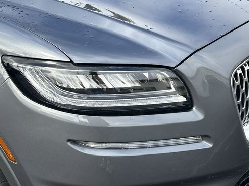 Used 2022 Lincoln Nautilus Reserve image 10