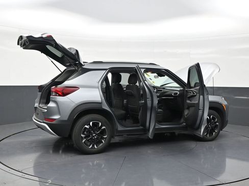 Used 2023 Chevrolet TrailBlazer LT FWD image 28
