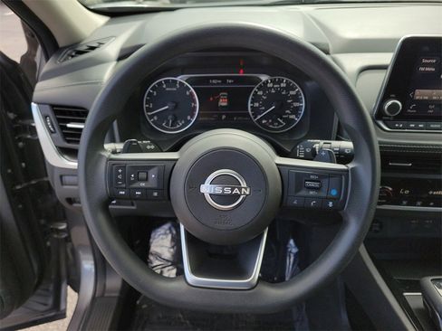 Used 2024 Nissan Rogue SV image 28