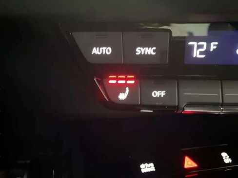 Used 2024 Audi Q4 e-tron Premium Plus w/ Premium Plus image 18