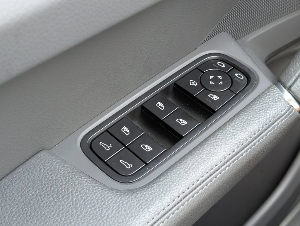 Certified 2022 Porsche Cayenne Coupe AWD/4WD image 30