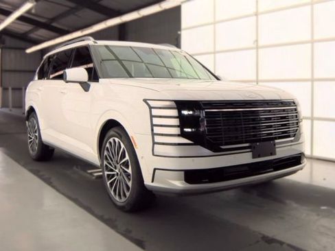 Used 2026 Hyundai Palisade Calligraphy FWD image 2