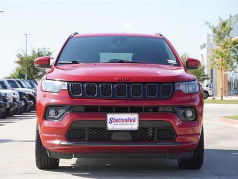 Certified 2023 Jeep Compass Limited image 2