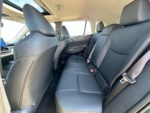 Used 2026 Toyota Corolla Cross XLE w/ Convenience Package FWD image 25