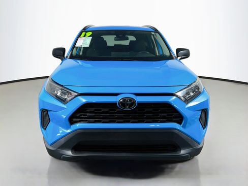 Used 2019 Toyota RAV4 LE FWD image 11