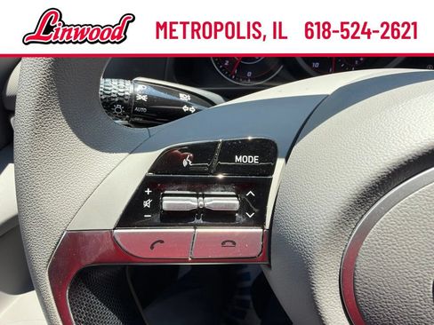 Used 2022 Hyundai Elantra SE FWD image 15