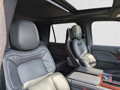 Used 2024 Lincoln Navigator Reserve image 22