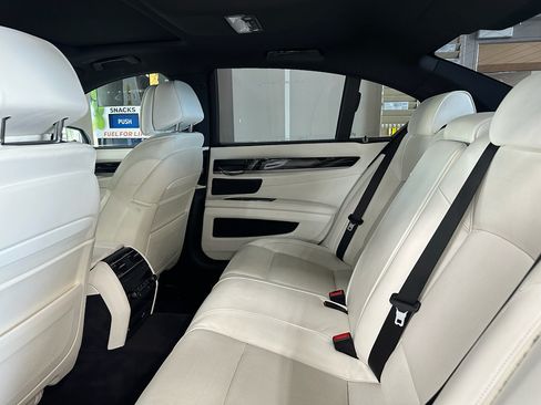 Used 2013 BMW 750i xDrive AWD/4WD image 9