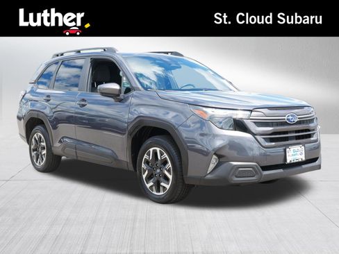 Used 2025 Subaru Forester Premium AWD/4WD image 1