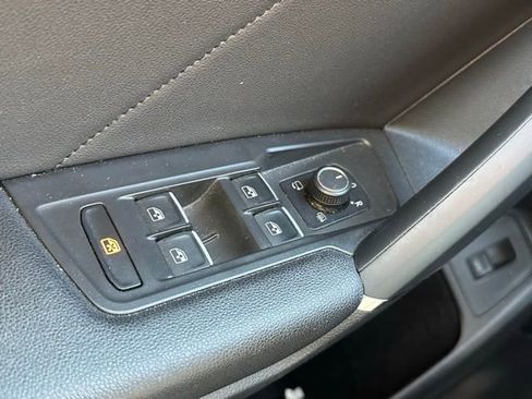 Used 2018 Volkswagen Tiguan SEL Premium AWD/4WD image 17