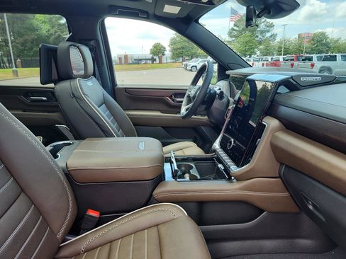 New 2026 GMC Yukon Denali Ultimate AWD/4WD image 6