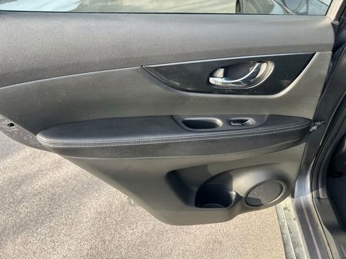 Used 2016 Nissan Rogue SL w/ SL Premium Package image 19