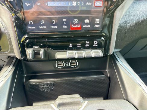 Used 2023 RAM 1500 Laramie AWD/4WD image 11