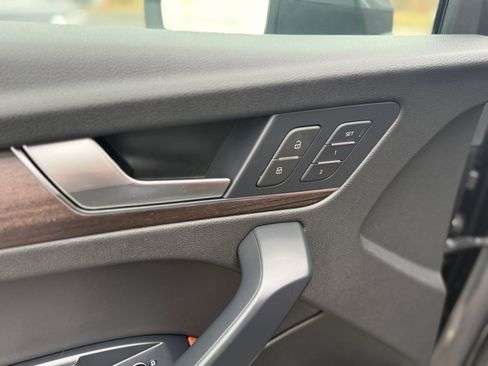 Used 2023 Audi Q5 e Premium w/ Convenience Package image 20