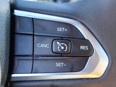 Used 2024 Jeep Compass Latitude image 19