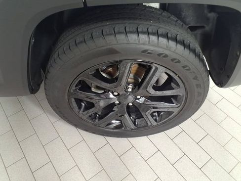 Used 2023 Jeep Renegade Altitude AWD/4WD image 8