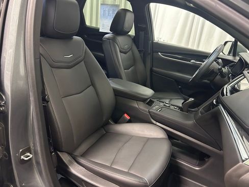 Used 2022 Cadillac XT5 Premium Luxury w/ LPO, Floor Liner Package FWD image 21