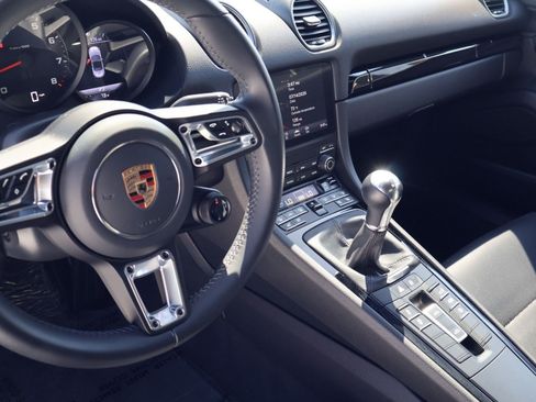 Certified 2024 Porsche 718 Boxster RWD image 21