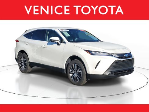 Certified 2022 Toyota Venza LE image 1