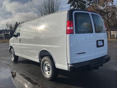 New 2025 Chevrolet Express 3500 image 26