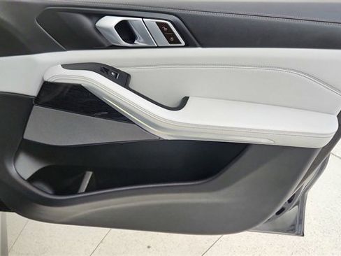 Used 2024 BMW X5 sDrive40i w/ M Sport Package image 25