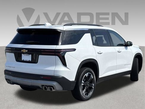 Used 2026 Chevrolet Traverse LT w/ Driver Confidence Package AWD/4WD image 32