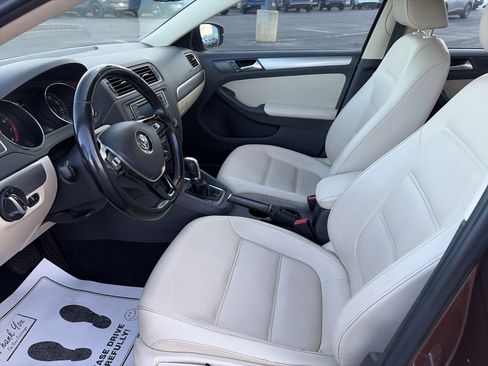 Used 2017 Volkswagen Jetta SE image 9