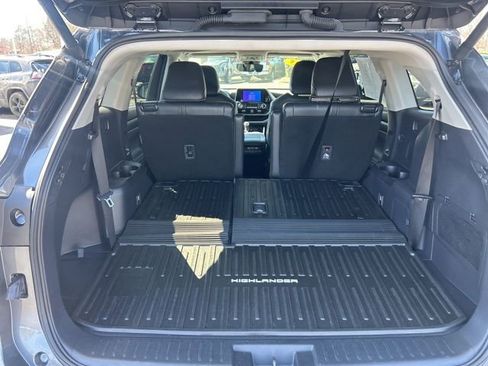Used 2025 Toyota Highlander XLE image 8