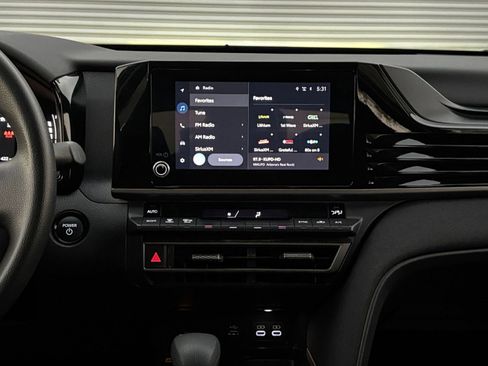 Used 2025 Toyota Camry LE image 18