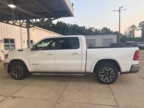 Used 2025 RAM 1500 Laramie AWD/4WD image 8