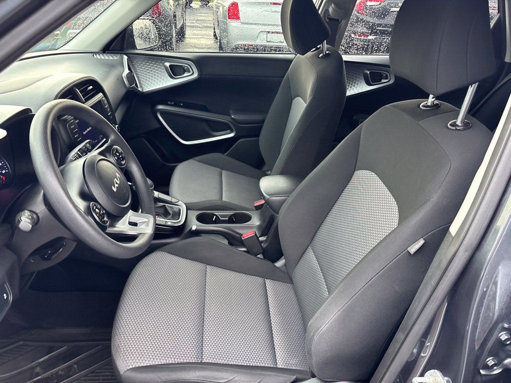 Used 2022 Kia Soul LX FWD image 23