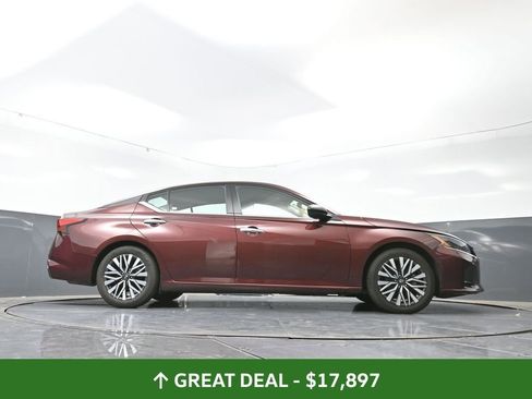 Used 2024 Nissan Altima 2.5 SV image 50