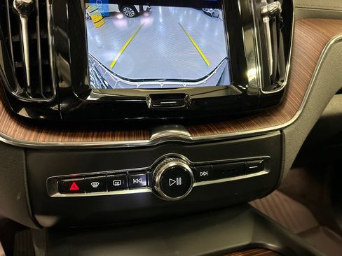 Certified 2023 Volvo XC60 B5 Ultimate w/ Climate Package AWD/4WD image 18