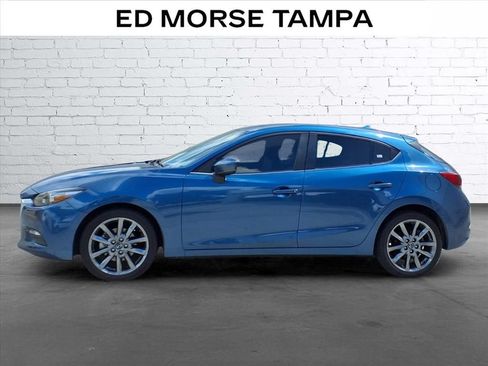 Used 2018 MAZDA MAZDA3 Touring FWD image 2