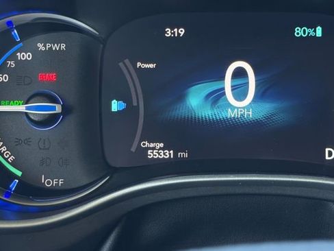 Used 2024 Chrysler Pacifica Limited FWD image 32