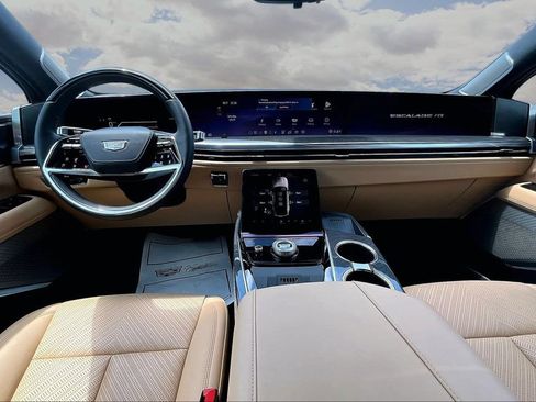 Certified 2025 Cadillac Escalade IQ Luxury 2 AWD/4WD image 7