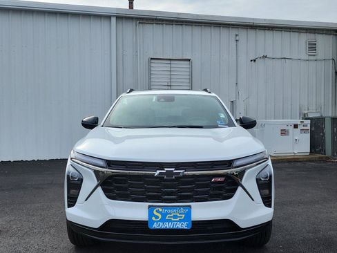 New 2026 Chevrolet Trax RS w/ Sunroof Package image 8