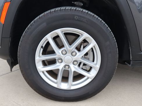 Used 2024 Jeep Grand Cherokee L Laredo w/ Luxury Tech Group I image 32