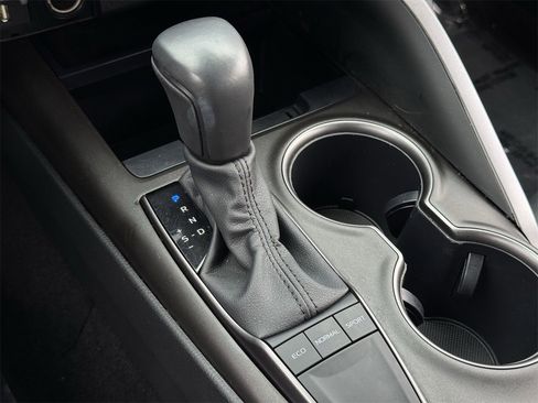 Used 2024 Toyota Camry SE image 18