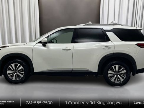 Used 2023 Nissan Pathfinder SL AWD/4WD image 8