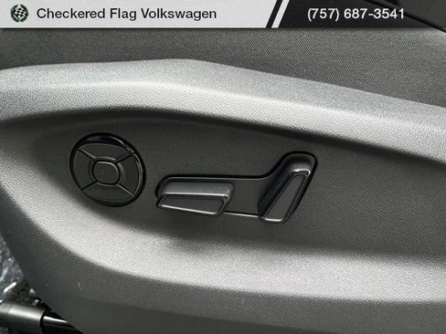 New 2026 Volkswagen Tiguan SE image 23