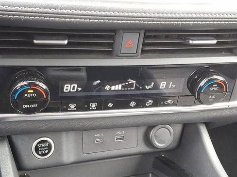 Used 2023 Nissan Rogue SV image 16