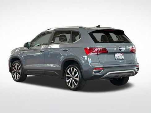 Certified 2022 Volkswagen Taos SE FWD image 7