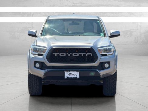 Used 2016 Toyota Tacoma SR5 RWD image 3