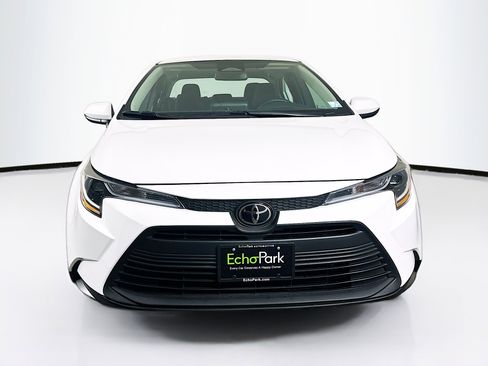 Used 2024 Toyota Corolla LE image 2