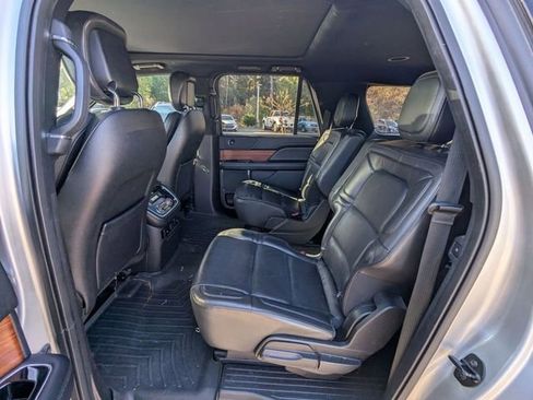Used 2019 Lincoln Navigator L Select image 10