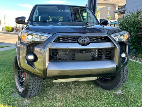 Used 2023 Toyota 4Runner SR5 Premium w/ Moonroof Package AWD/4WD image 4