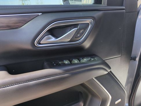 Used 2022 Chevrolet Tahoe Z71 w/ Luxury Package AWD/4WD image 22