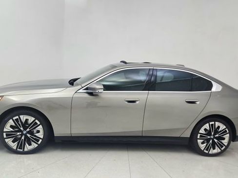 Used 2026 BMW 530i image 3