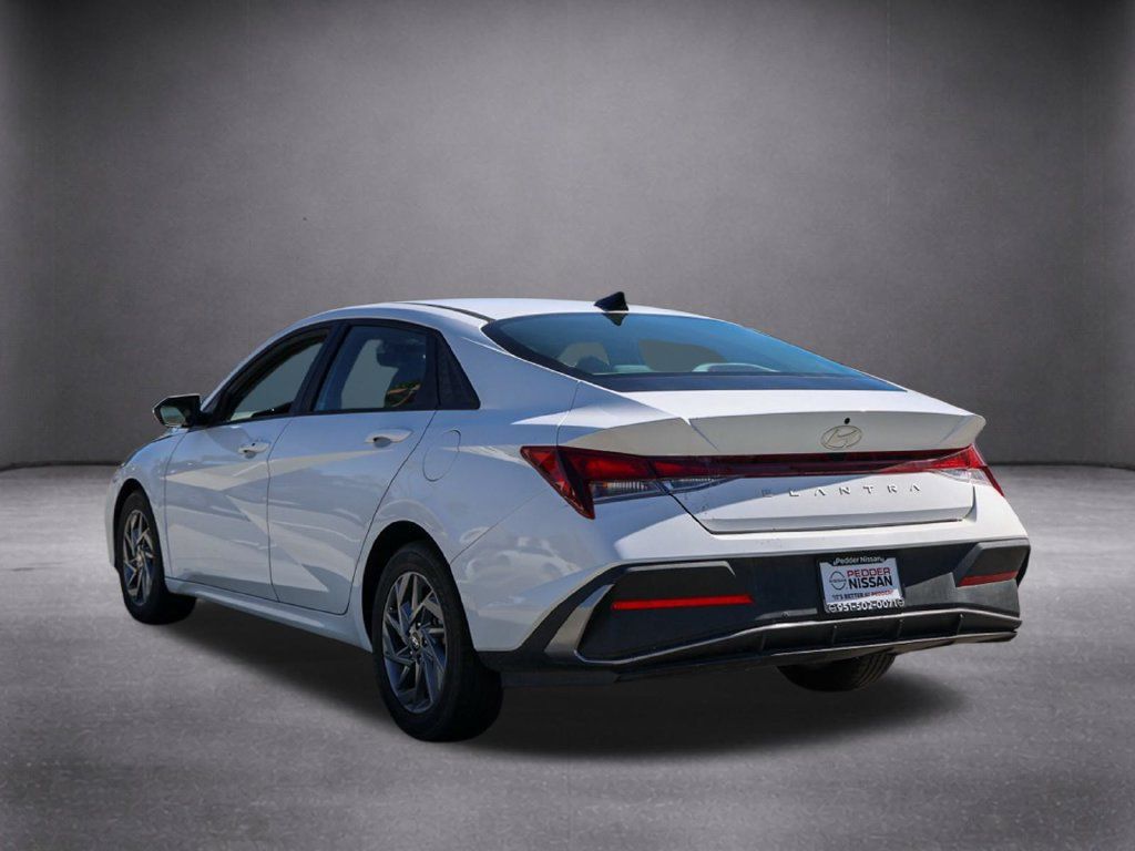 Used 2024 Hyundai Elantra SEL FWD image 7